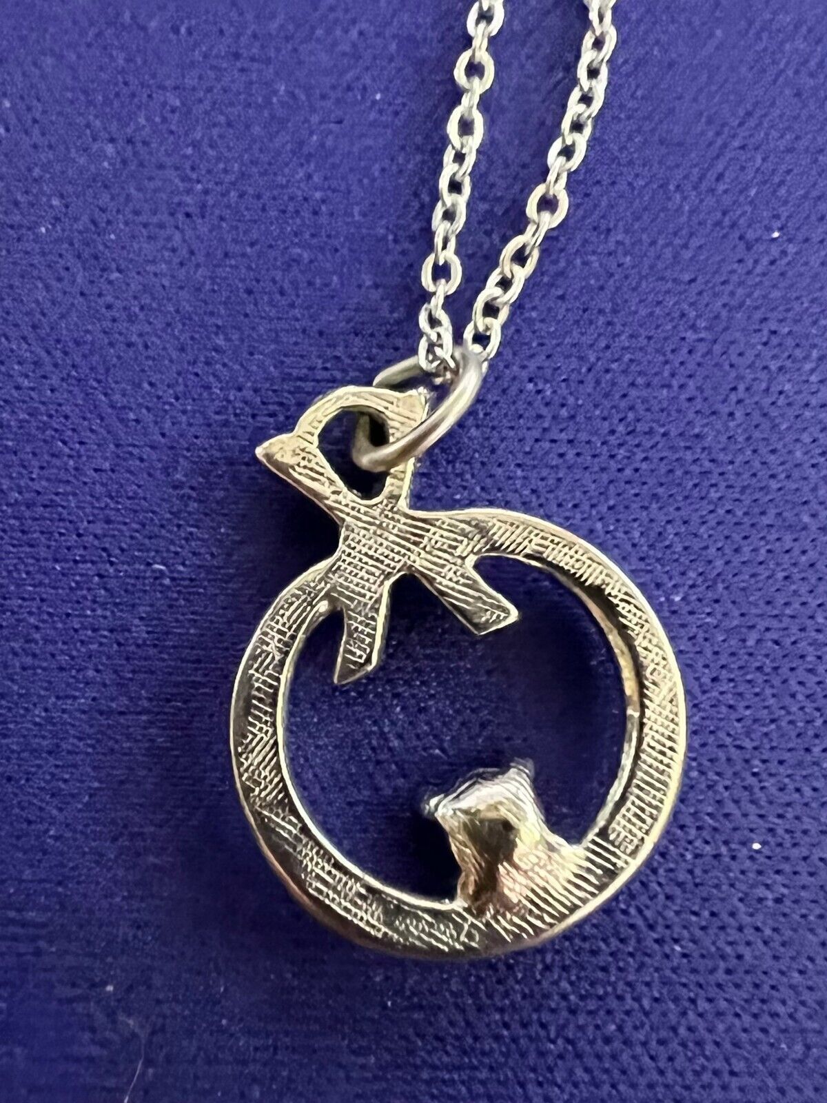 Fashion Jewelry Necklace  w/Red Center Stone Pendant